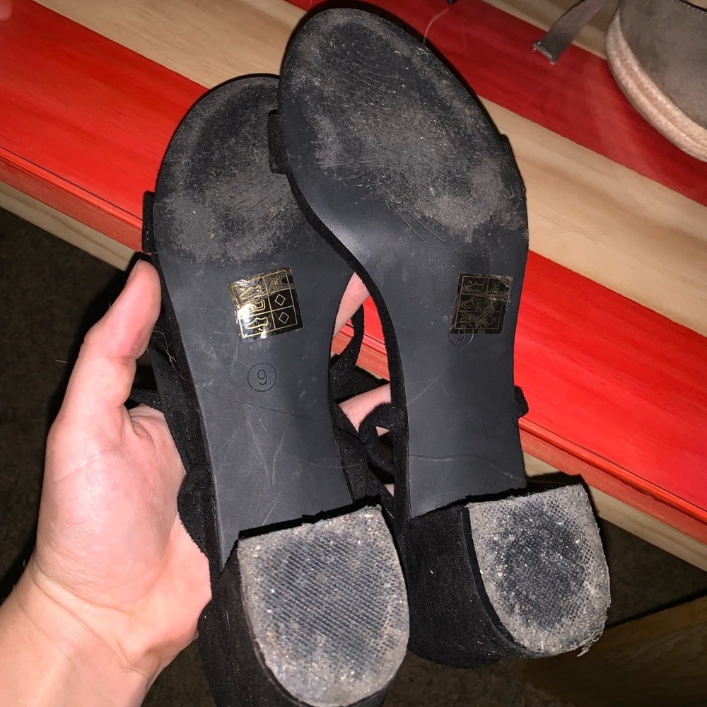 Shoes - Picture 5 of 6